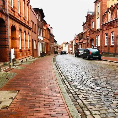 בית הארחה Just & Bar