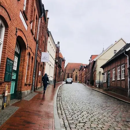 Just & Bar בית הארחה