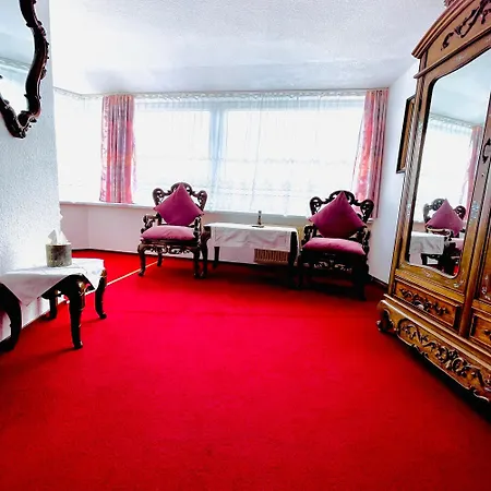 Just & Bar בית הארחה *