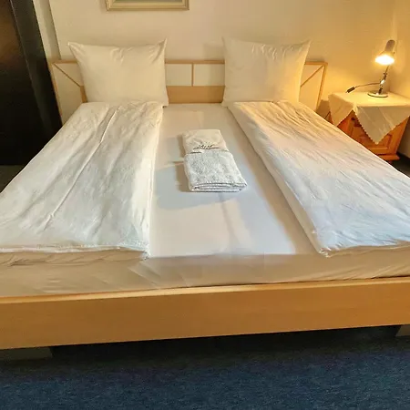 Just & Bar בית הארחה