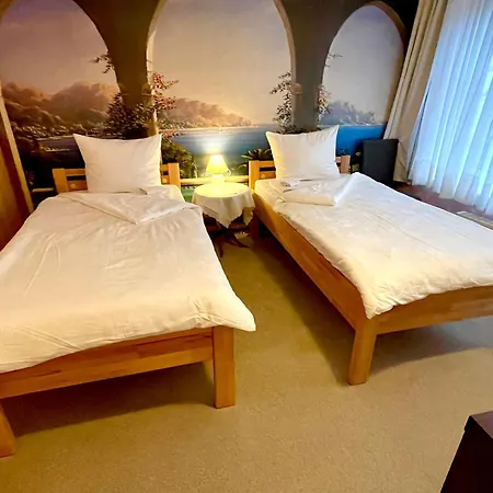 בית הארחה Just & Bar