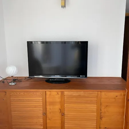 בית הארחה Just & Bar